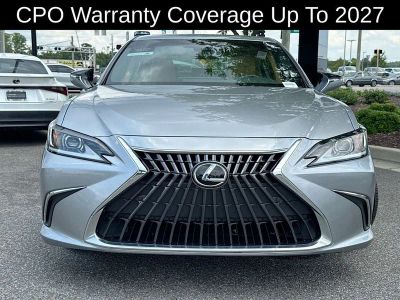 2022 Lexus ES — interior view