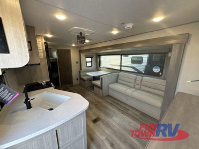 2026 Coachmen RV Catalina Summit Series 8 — photo 18 view