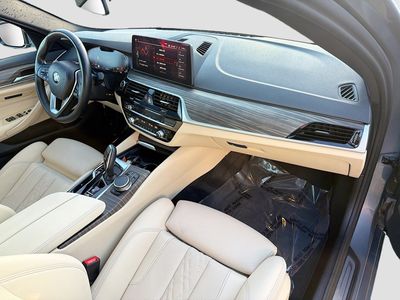 2023 BMW 5 Series — photo 14 view