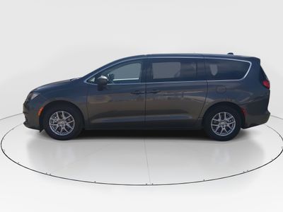 2023 Chrysler Voyager - Photo 4