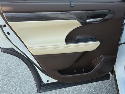 2021 Toyota Highlander - Photo 37