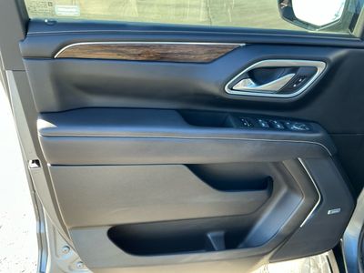 2022 Chevrolet Suburban - Photo 11