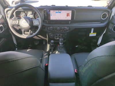 2026 Jeep Gladiator — photo 16 view