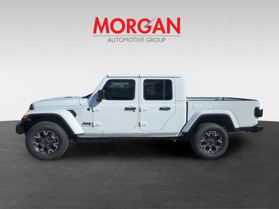 2026 Jeep Gladiator — photo 8 view