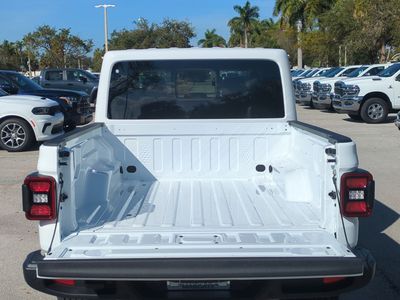2026 Jeep Gladiator — photo 14 view