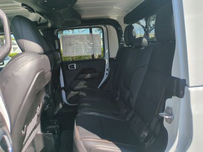 2026 Jeep Gladiator — photo 15 view