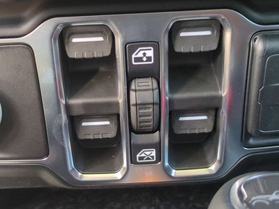2026 Jeep Gladiator — photo 25 view