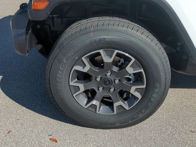 2026 Jeep Gladiator — photo 11 view