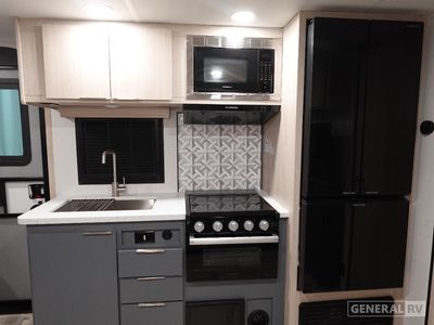 2025 Prime Time RV Tracer — photo 8 view