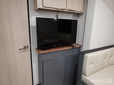2025 Prime Time RV Tracer — photo 13 view