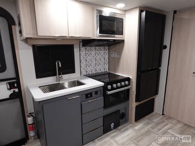 2025 Prime Time RV Tracer — photo 12 view