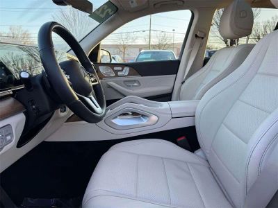 2022 Mercedes-Benz GLE — interior view