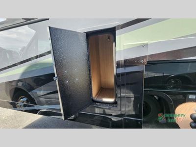 2025 Grand Design Lineage Series M - Photo 15