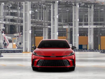 2026 Toyota Camry - Photo 2