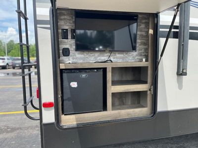 2019 Keystone RV Sprinter Campfire Edition — photo 7 view