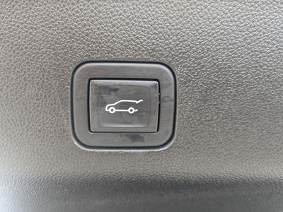 2024 GMC Yukon - Photo 17