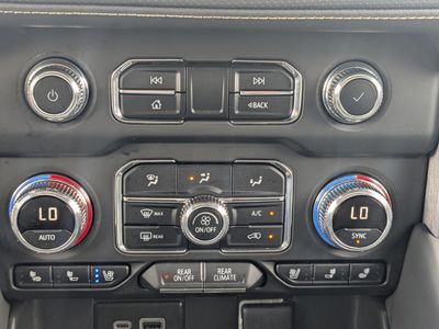 2024 GMC Yukon - Photo 29