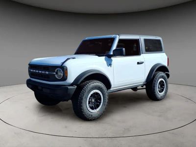 2025 Ford Bronco Base in Oxford White — front three-quarter view