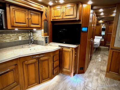 2018 Tiffin Phaeton — photo 13 view
