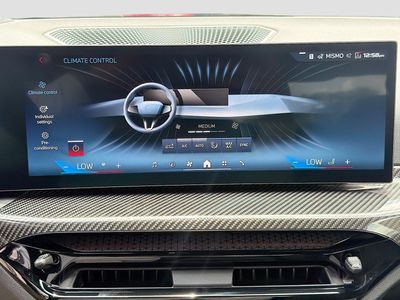 2027 BMW 4 Series — photo 32 view
