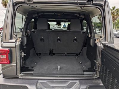 2025 Jeep Wrangler — photo 13 view