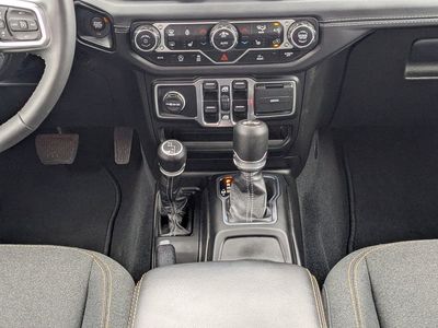2025 Jeep Wrangler — photo 19 view