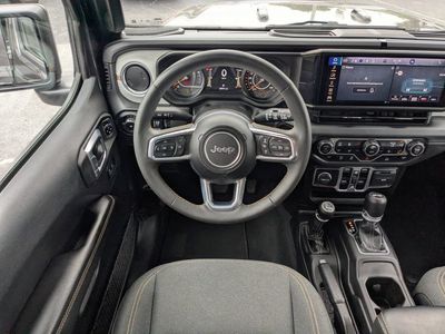 2025 Jeep Wrangler — photo 16 view