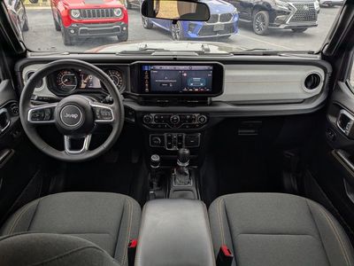 2025 Jeep Wrangler — photo 15 view