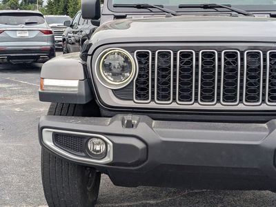 2025 Jeep Wrangler — photo 10 view