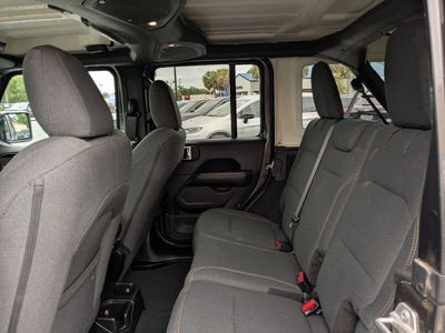 2025 Jeep Wrangler — photo 14 view
