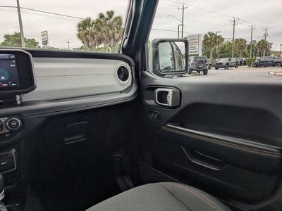2025 Jeep Wrangler — photo 17 view
