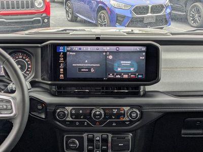 2025 Jeep Wrangler — photo 18 view