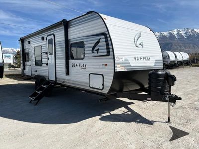 2026 Wayfinder RV Go Play — rear three-quarter view