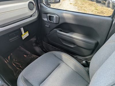 2026 Jeep Gladiator — photo 15 view