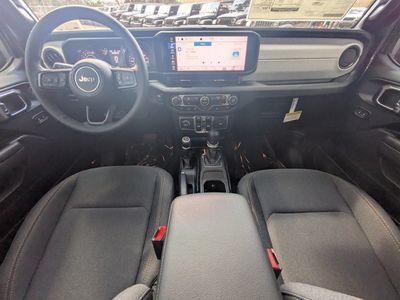 2026 Jeep Gladiator — photo 13 view