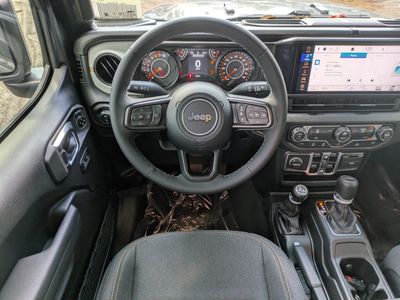 2026 Jeep Gladiator — photo 14 view