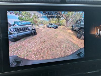 2026 Jeep Gladiator — photo 18 view