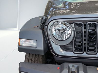 2026 Jeep Gladiator — photo 8 view
