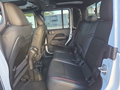 2026 Jeep Gladiator - Photo 17