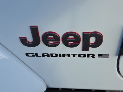 2026 Jeep Gladiator - Photo 14