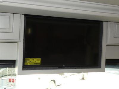 2026 Fleetwood Discovery LXE — photo 15 view