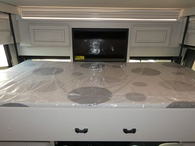2026 Fleetwood Discovery LXE — photo 14 view