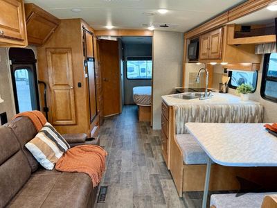 2019 Winnebago Vista — photo 8 view
