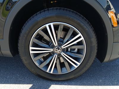 2024 Volkswagen Tiguan — photo 10 view