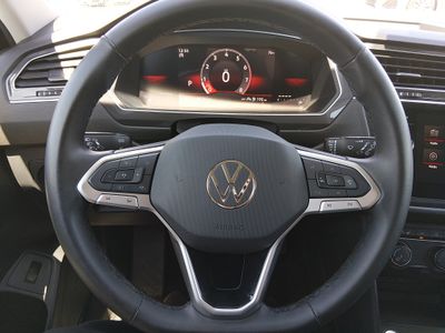 2024 Volkswagen Tiguan — photo 12 view