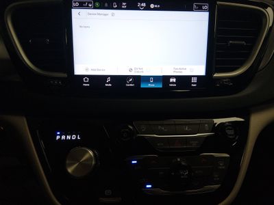 2023 Chrysler Pacifica — photo 13 view
