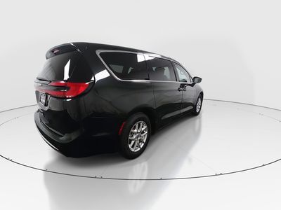 2023 Chrysler Pacifica — photo 7 view