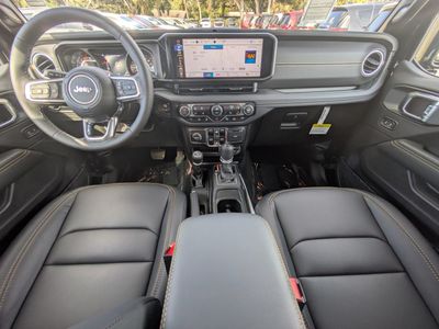 2025 Jeep Wrangler — photo 13 view