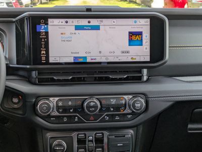 2025 Jeep Wrangler — photo 16 view