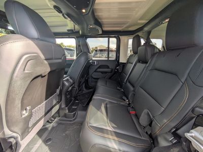2025 Jeep Wrangler — photo 12 view